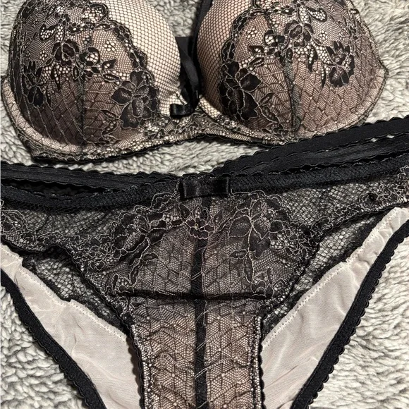 Victoria's Secret Black and Cream Lace Bra Set - Picture 2 of 7